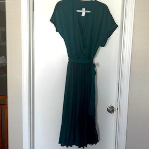 Banana Republic Pleated Midi Dress sz L